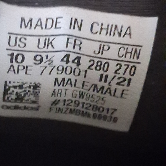 Yeezy 700 - Picture 6 of 7